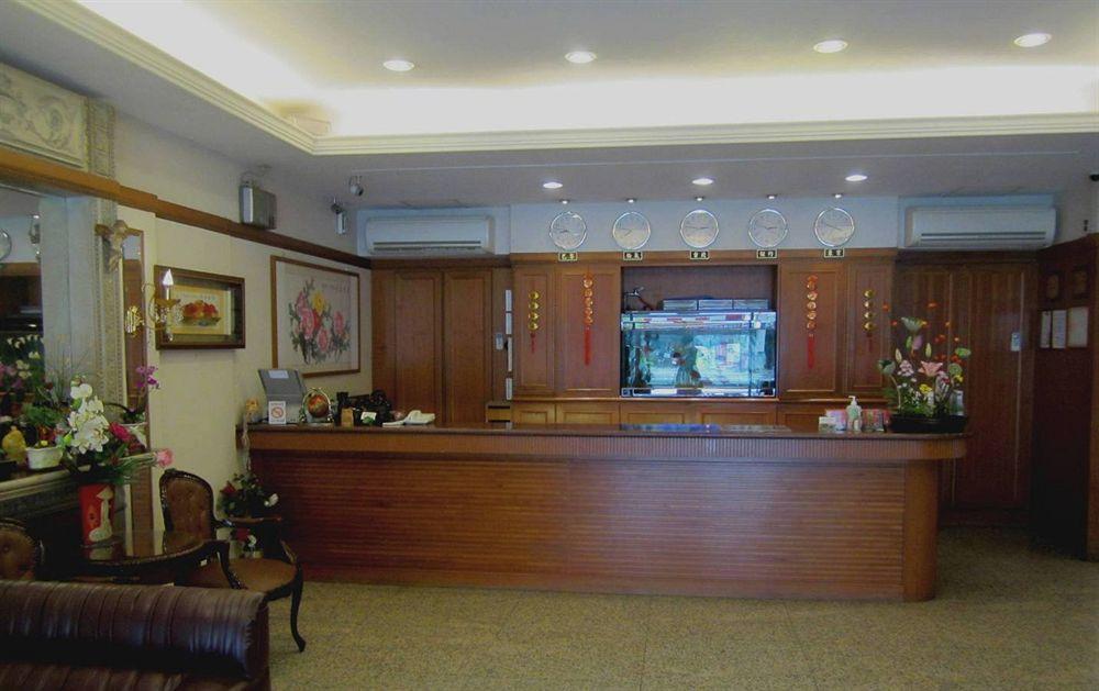 Sin Fu Business Hotel Taichung Bagian luar foto