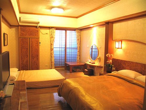 Sin Fu Business Hotel Taichung Bagian luar foto